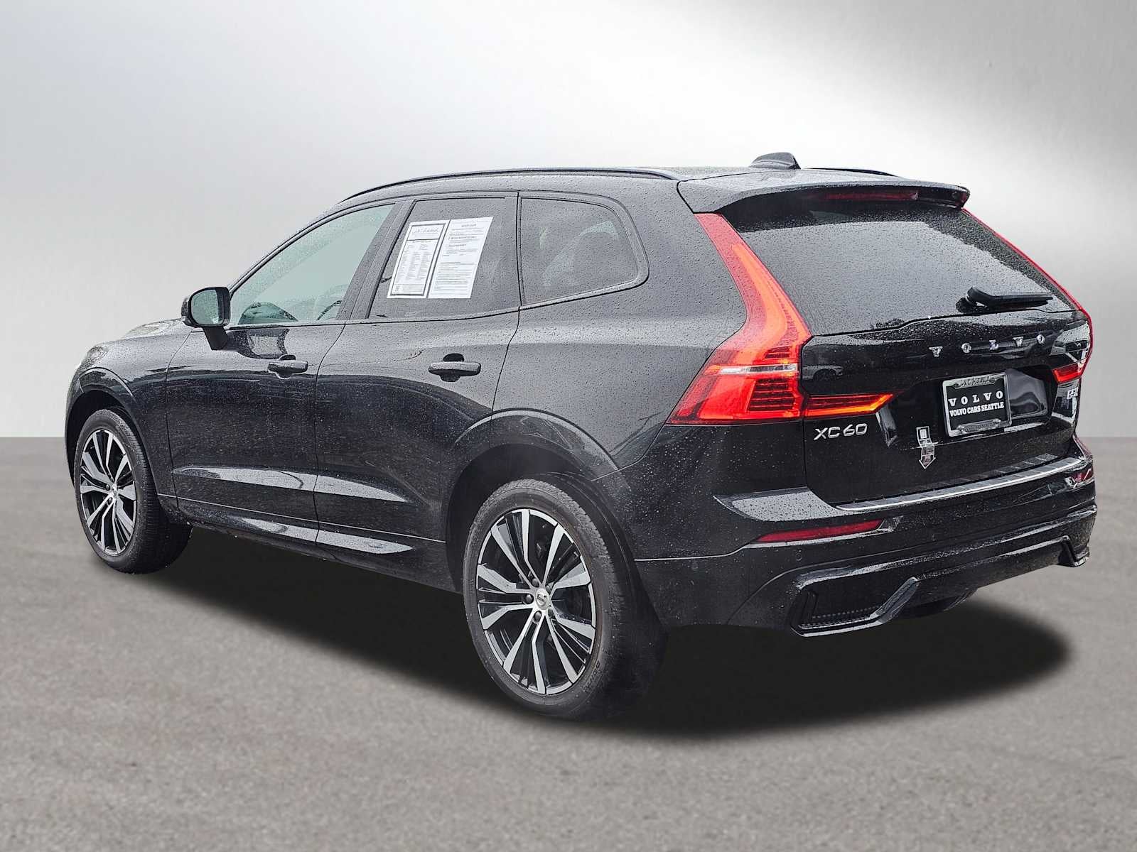 2024 Volvo XC60 Plus Dark Theme