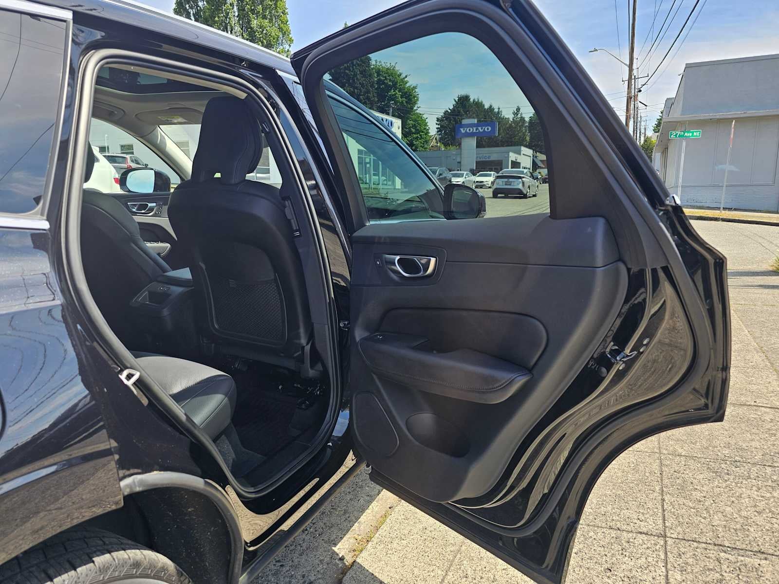 2023 Volvo XC60 Plus Bright Theme