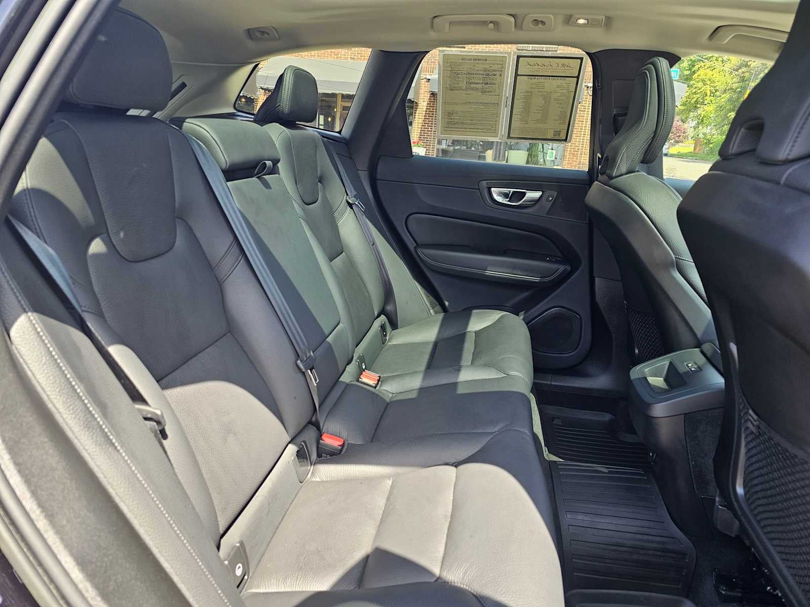 2023 Volvo XC60 Plus Bright Theme