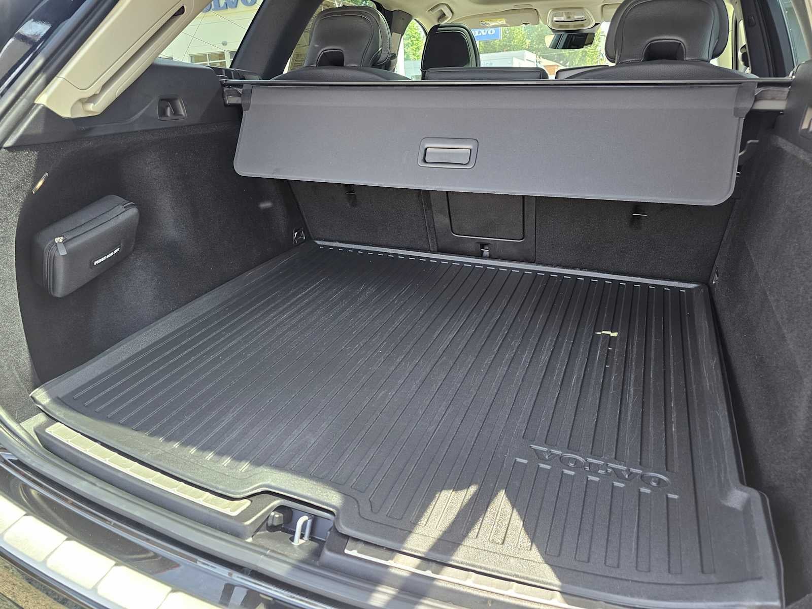 2023 Volvo XC60 Plus Bright Theme