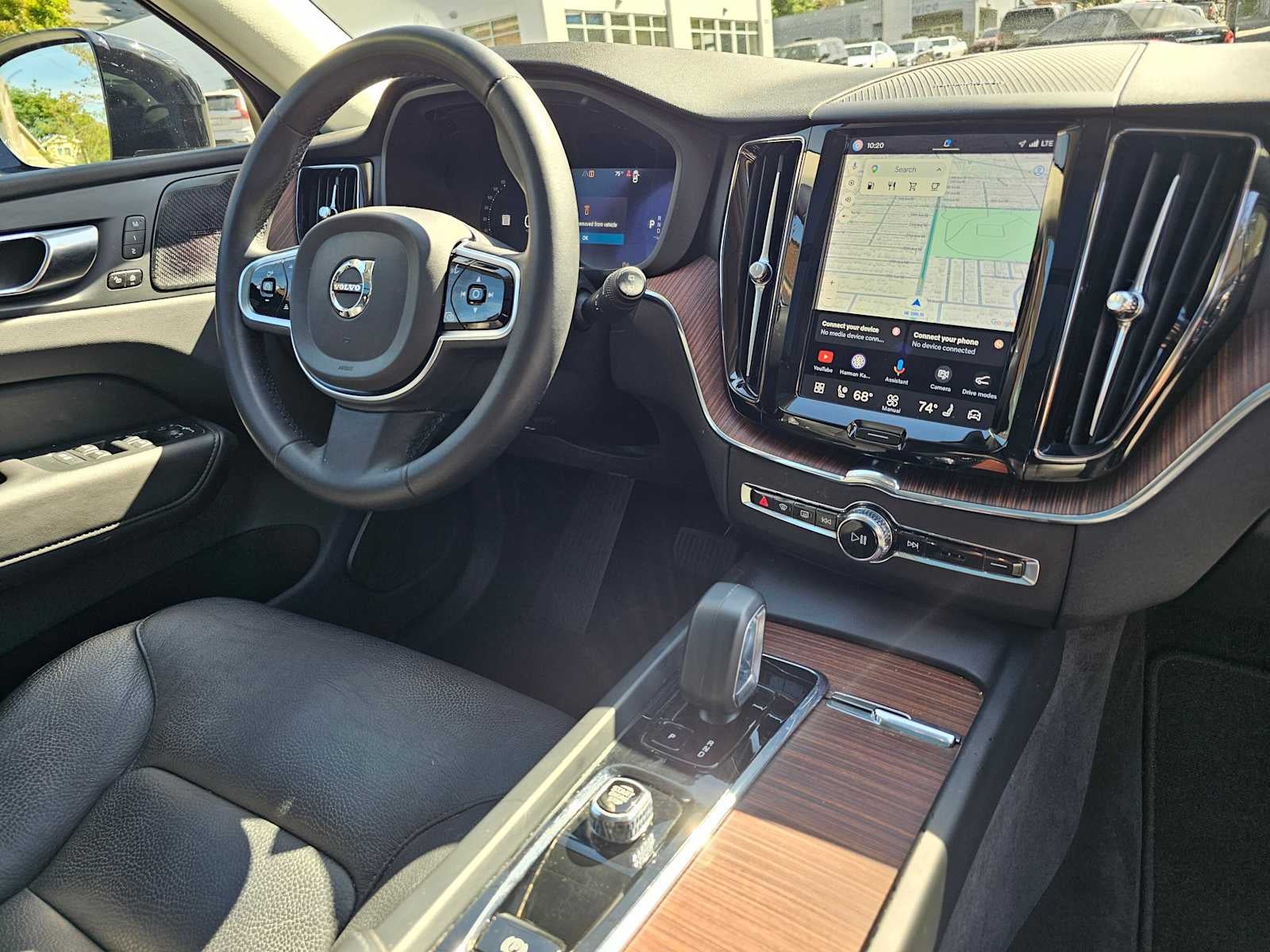 2023 Volvo XC60 Plus Dark Theme