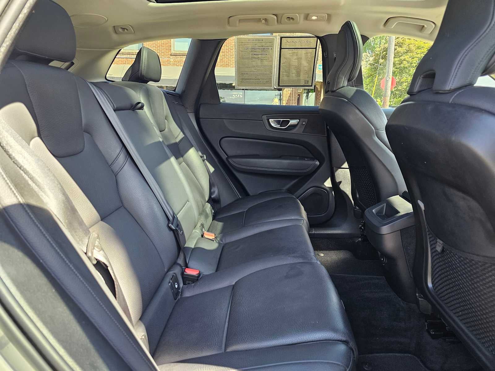 2023 Volvo XC60 Plus Dark Theme