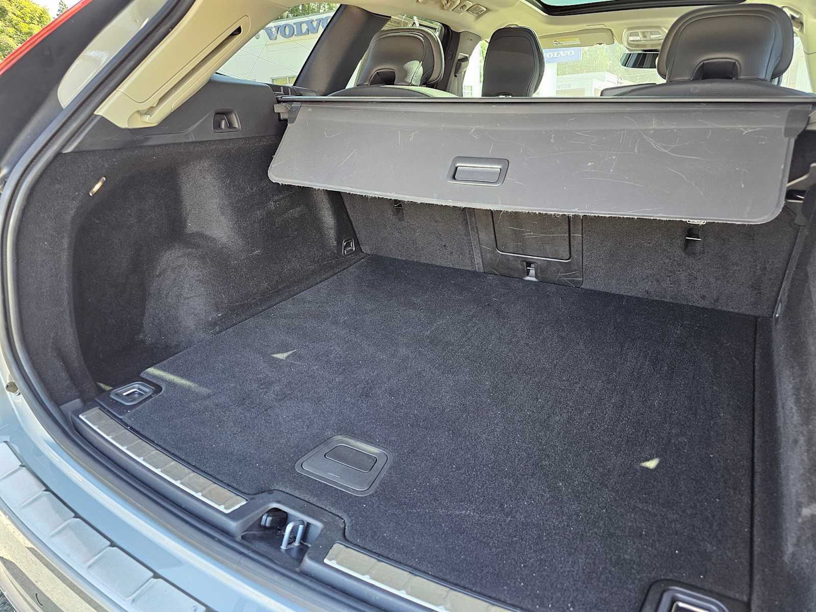 2023 Volvo XC60 Plus Dark Theme