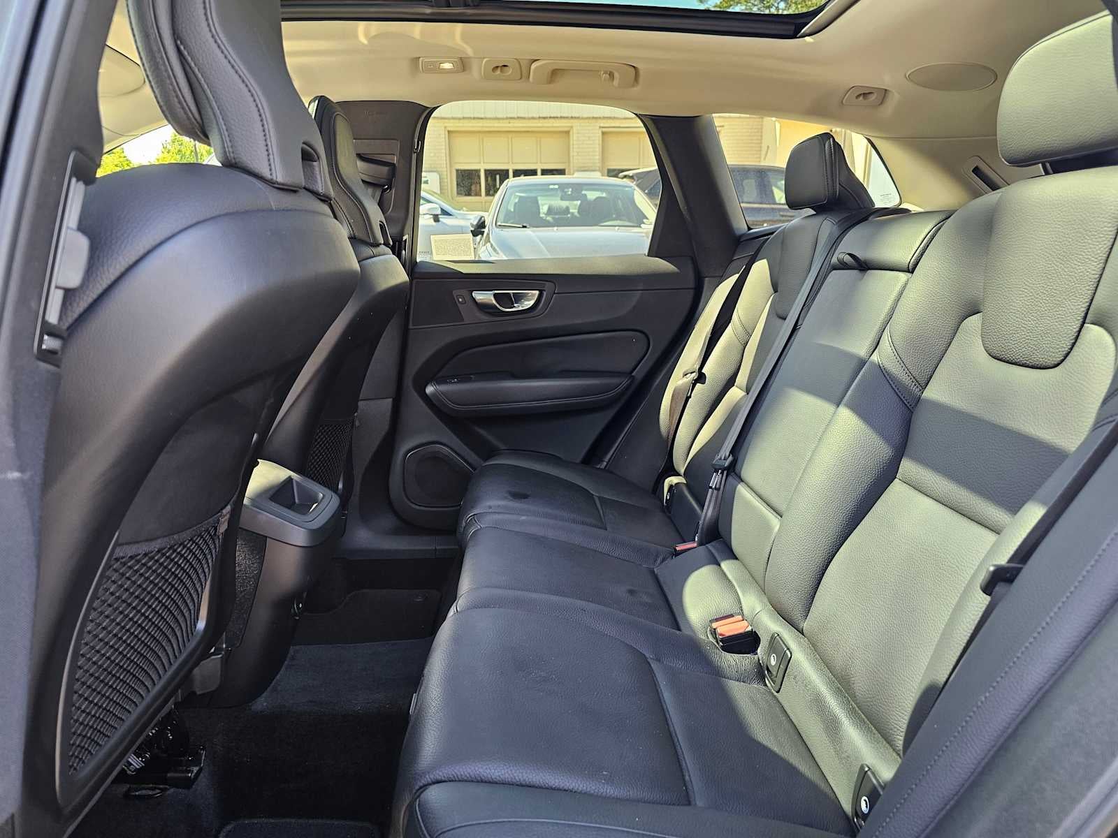 2023 Volvo XC60 Plus Dark Theme