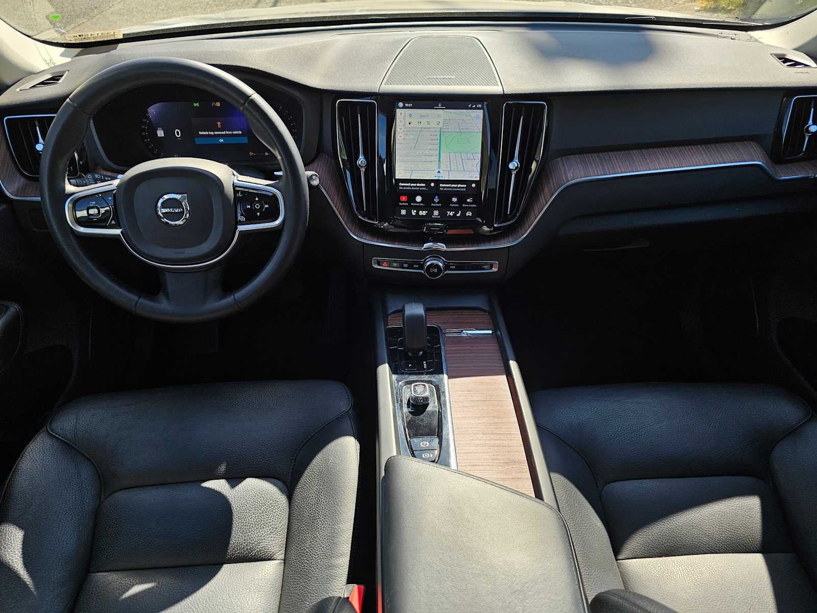 2023 Volvo XC60 Plus Dark Theme