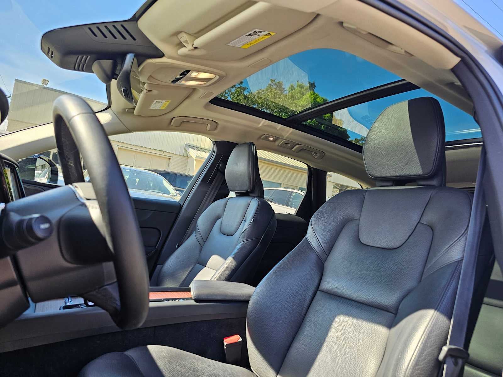 2023 Volvo XC60 Plus Dark Theme