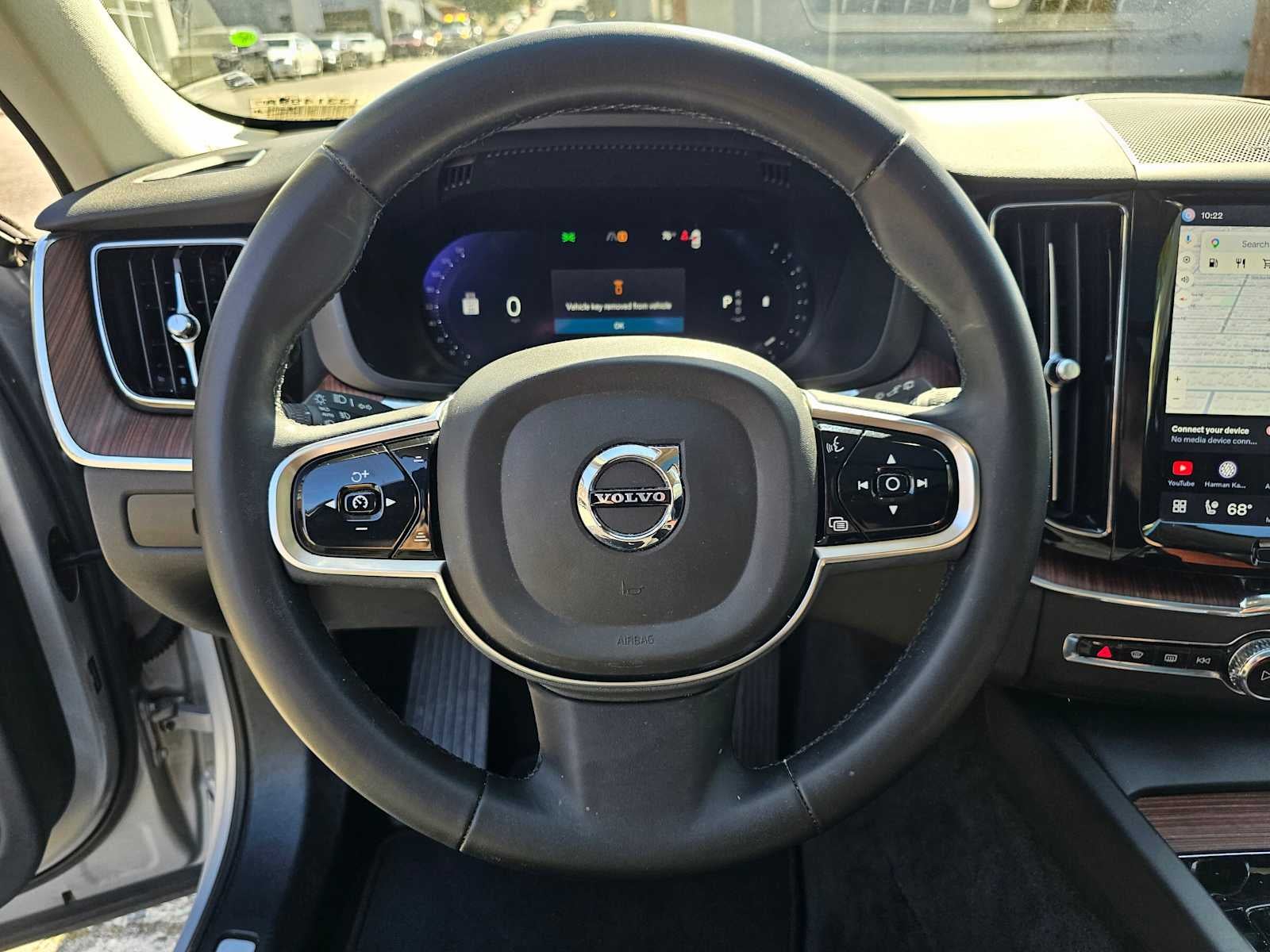 2023 Volvo XC60 Plus Dark Theme