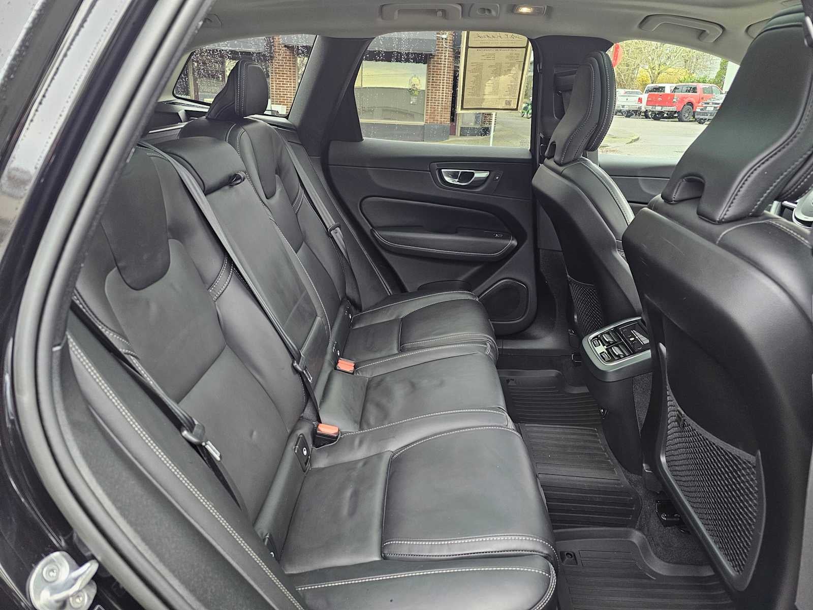 2023 Volvo XC60 Ultimate Dark Theme