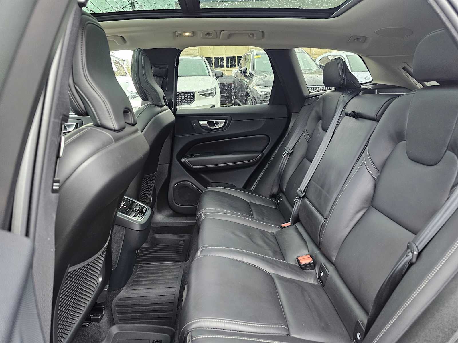 2023 Volvo XC60 Ultimate Dark Theme