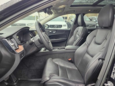 2023 Volvo XC60 Ultimate Dark Theme