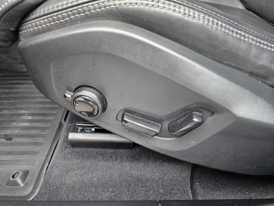 2023 Volvo XC60 Ultimate Dark Theme