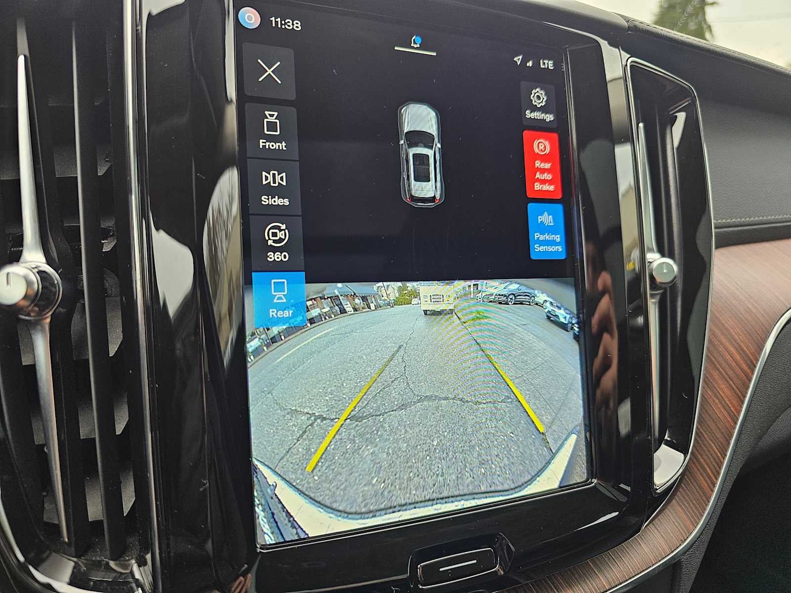 2023 Volvo XC60 Ultimate Dark Theme