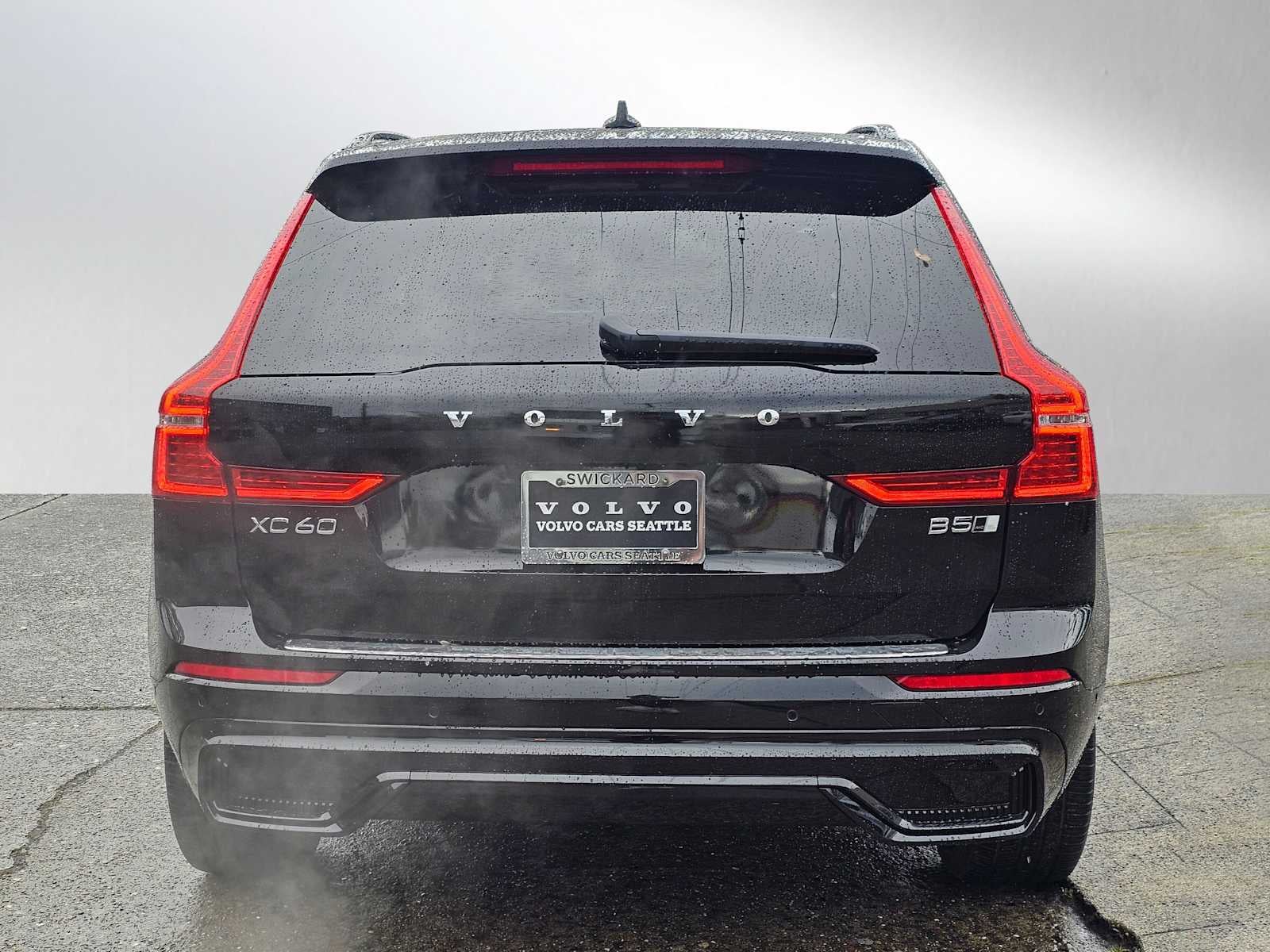 2023 Volvo XC60 Ultimate Dark Theme