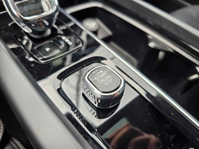 2023 Volvo XC60 Ultimate Dark Theme