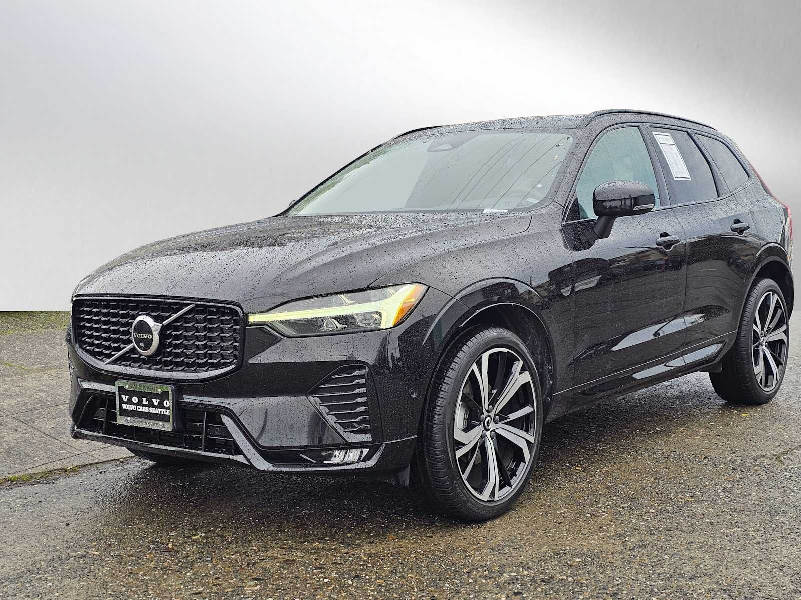 2023 Volvo XC60 Ultimate Dark Theme