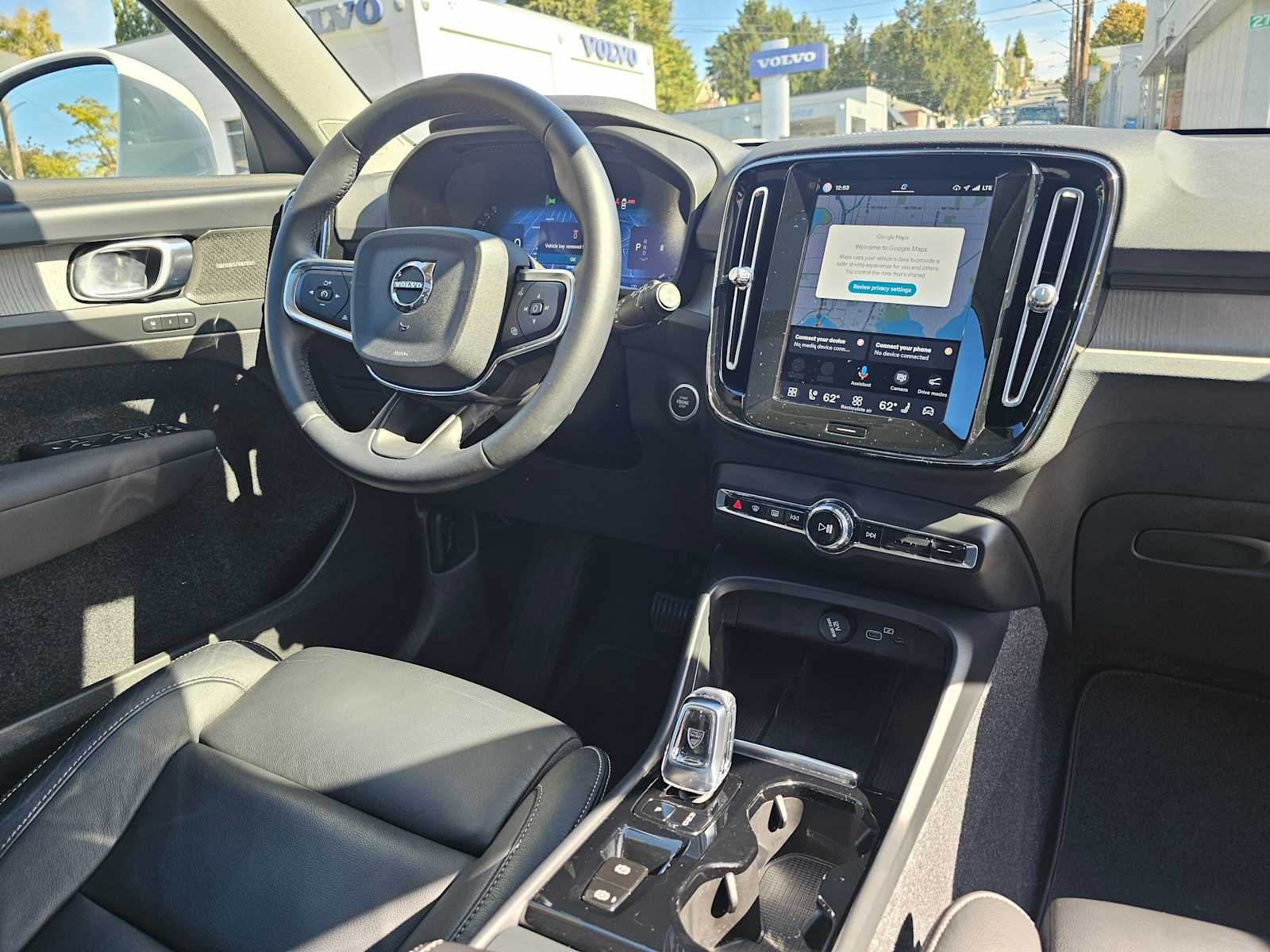 2023 Volvo XC40 Ultimate Bright Theme