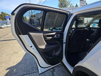 2023 Volvo XC40 Ultimate Bright Theme