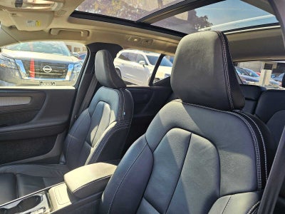 2023 Volvo XC40 Ultimate Bright Theme