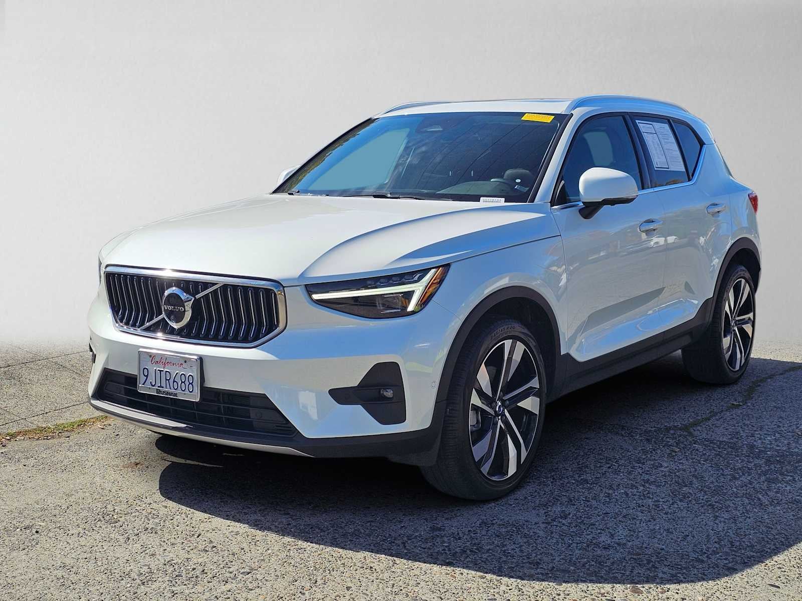 2023 Volvo XC40 Ultimate Bright Theme