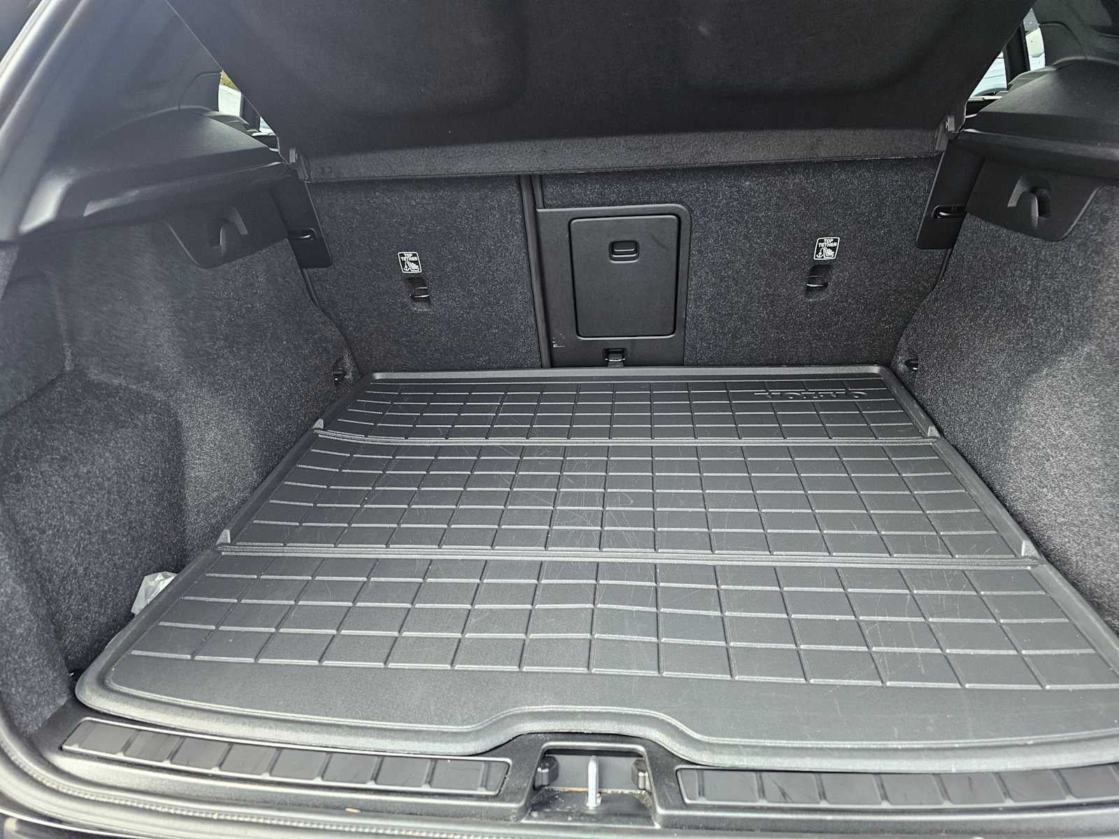 2025 Volvo XC40 Plus Dark Theme