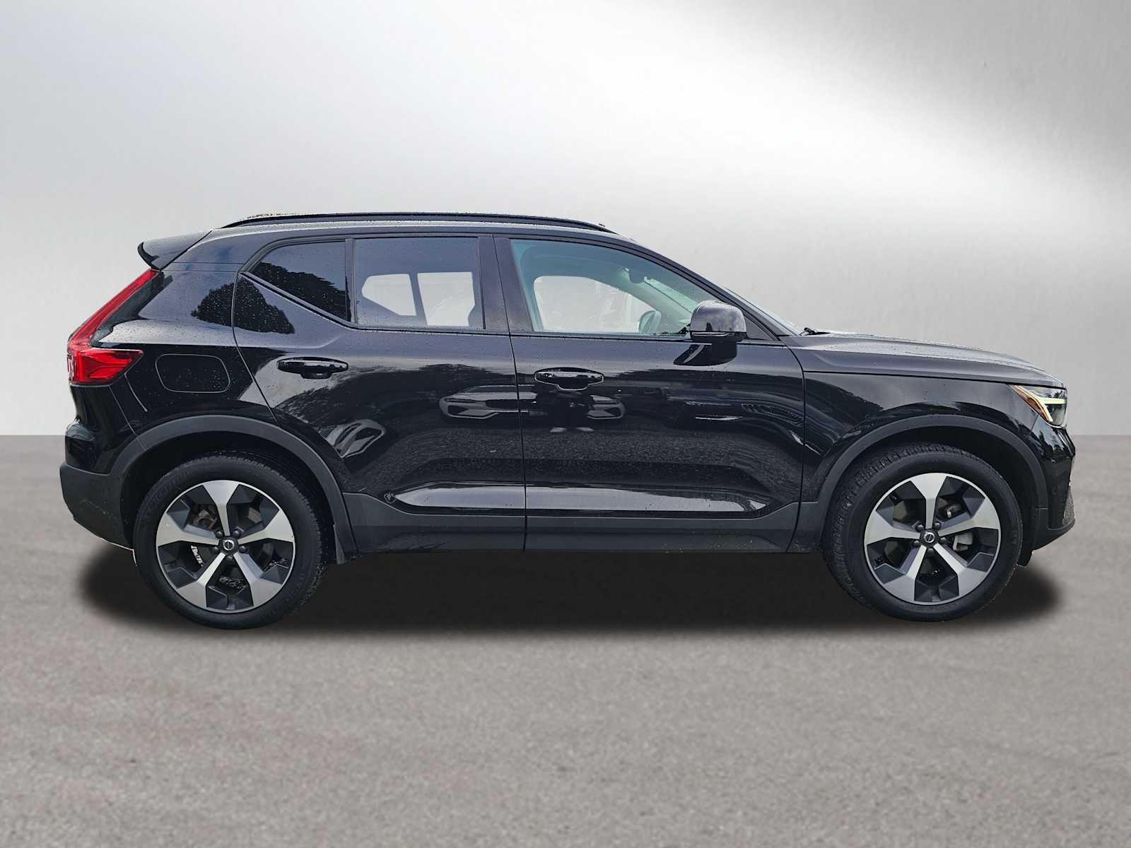 2025 Volvo XC40 Plus Dark Theme
