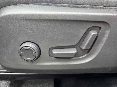 2025 Volvo XC40 Plus Dark Theme