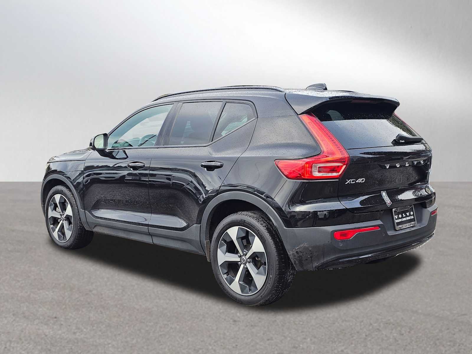 2025 Volvo XC40 Plus Dark Theme