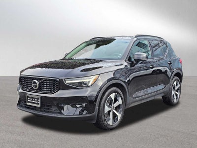 2025 Volvo XC40 Plus Dark Theme