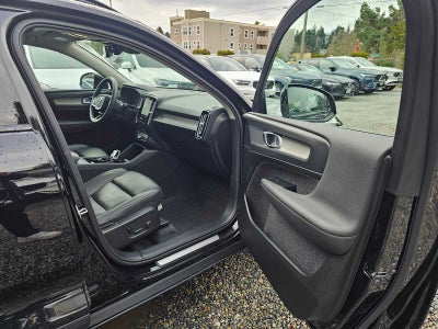 2025 Volvo XC40 Plus Dark Theme