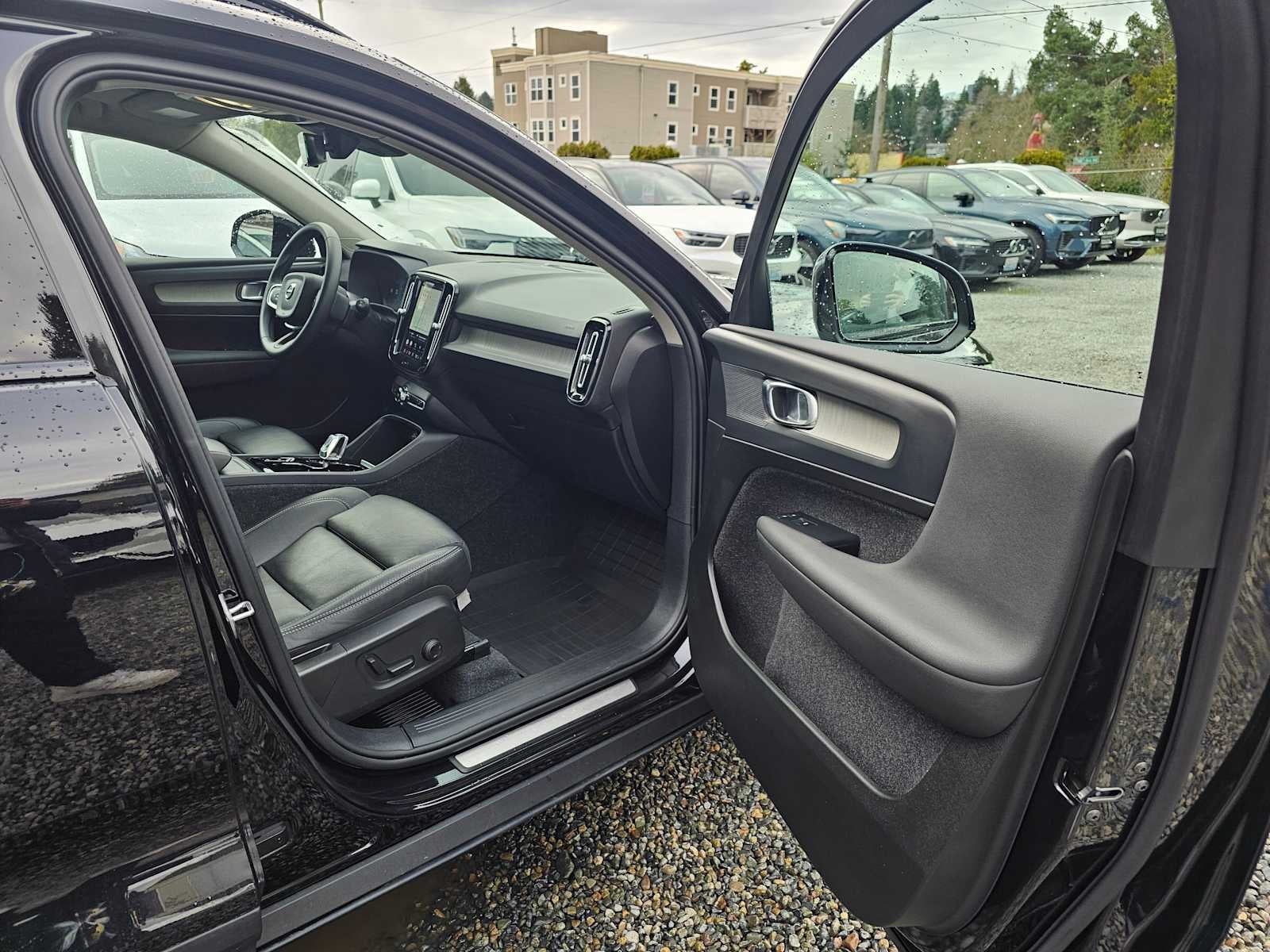 2025 Volvo XC40 Plus Dark Theme