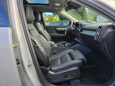 2025 Volvo XC40 Plus Dark Theme