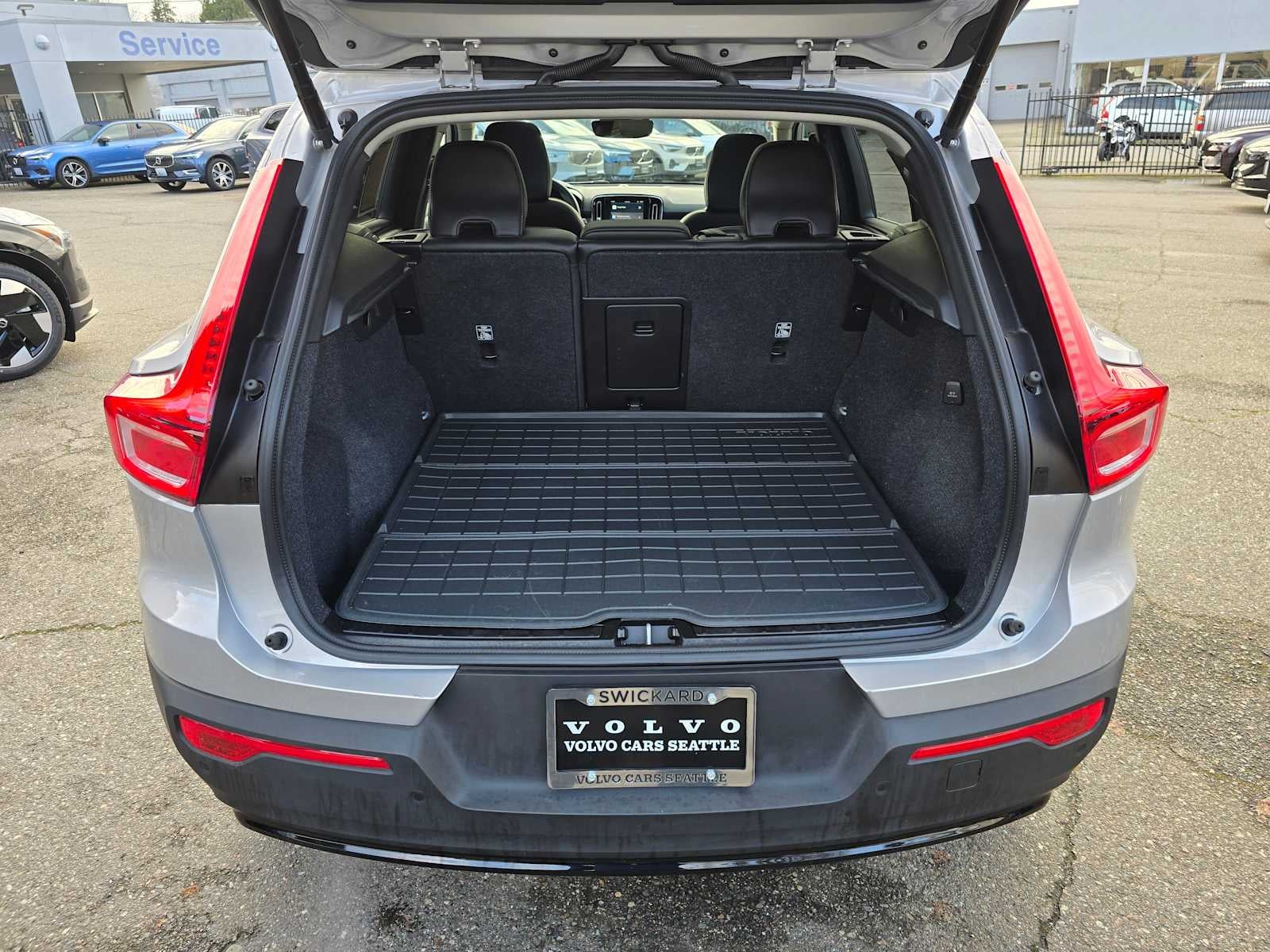 2025 Volvo XC40 Plus Dark Theme