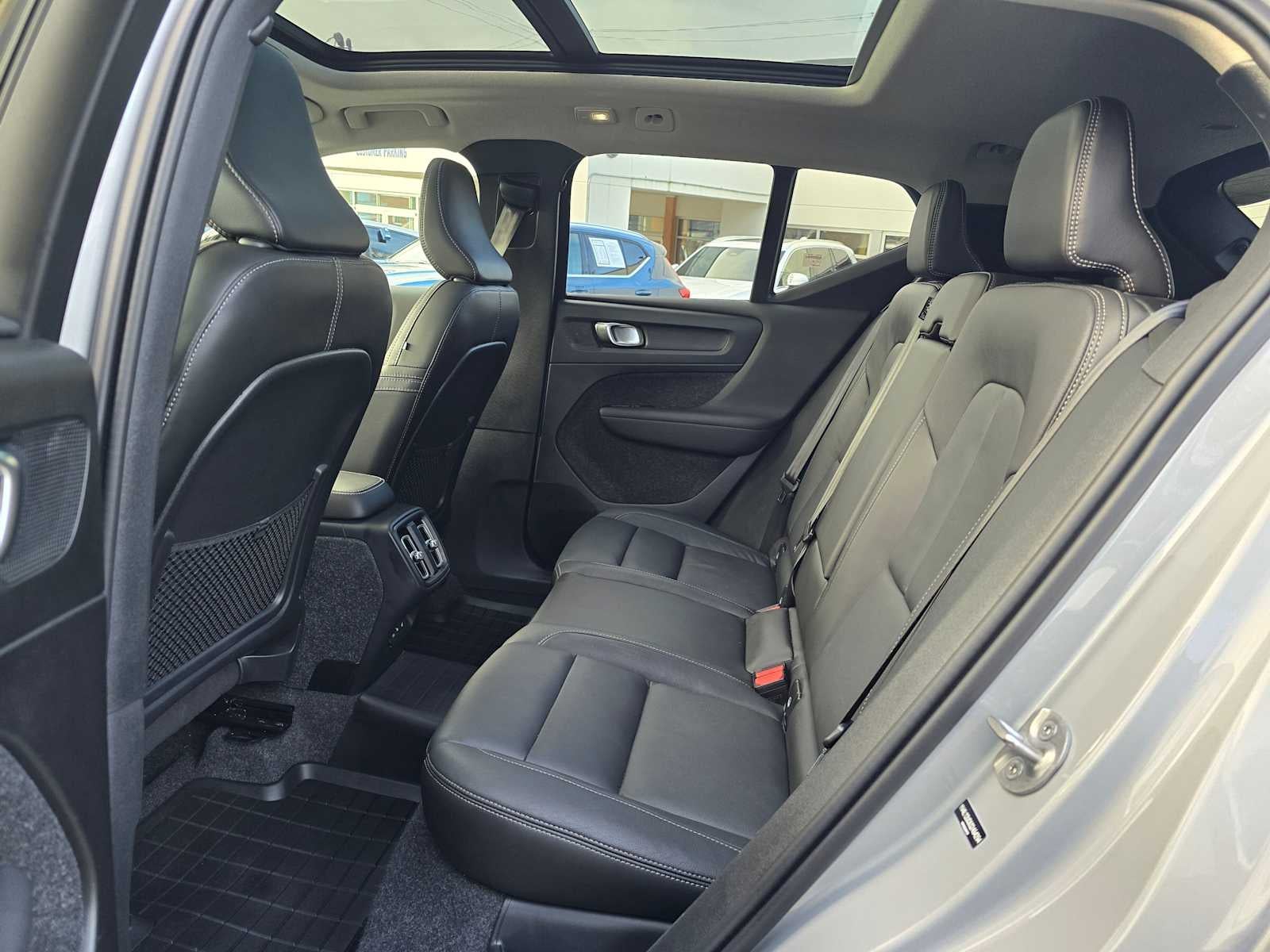 2025 Volvo XC40 Plus Dark Theme