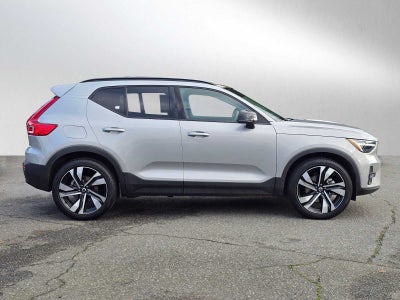 2025 Volvo XC40 Plus Dark Theme