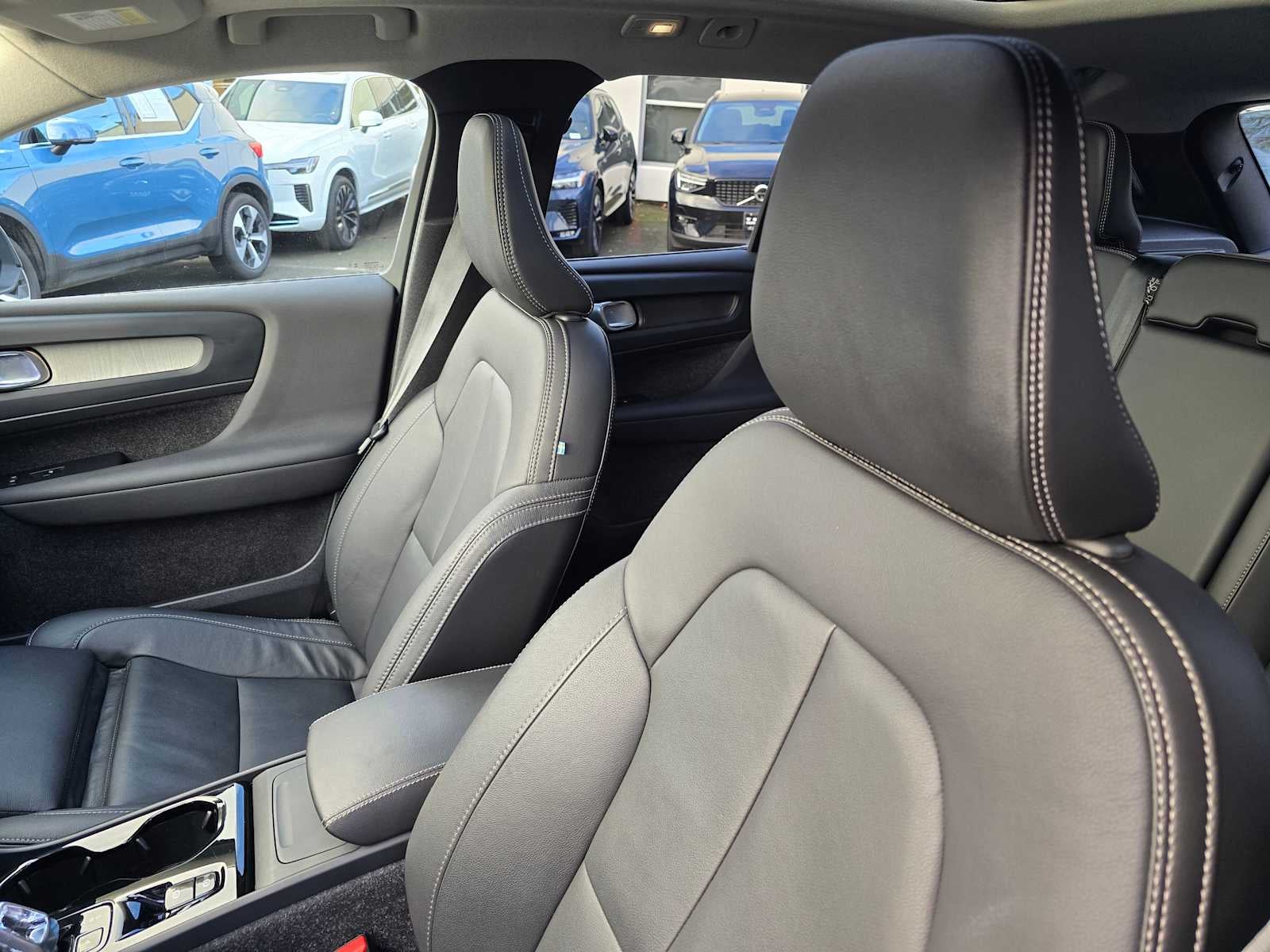 2025 Volvo XC40 Plus Dark Theme