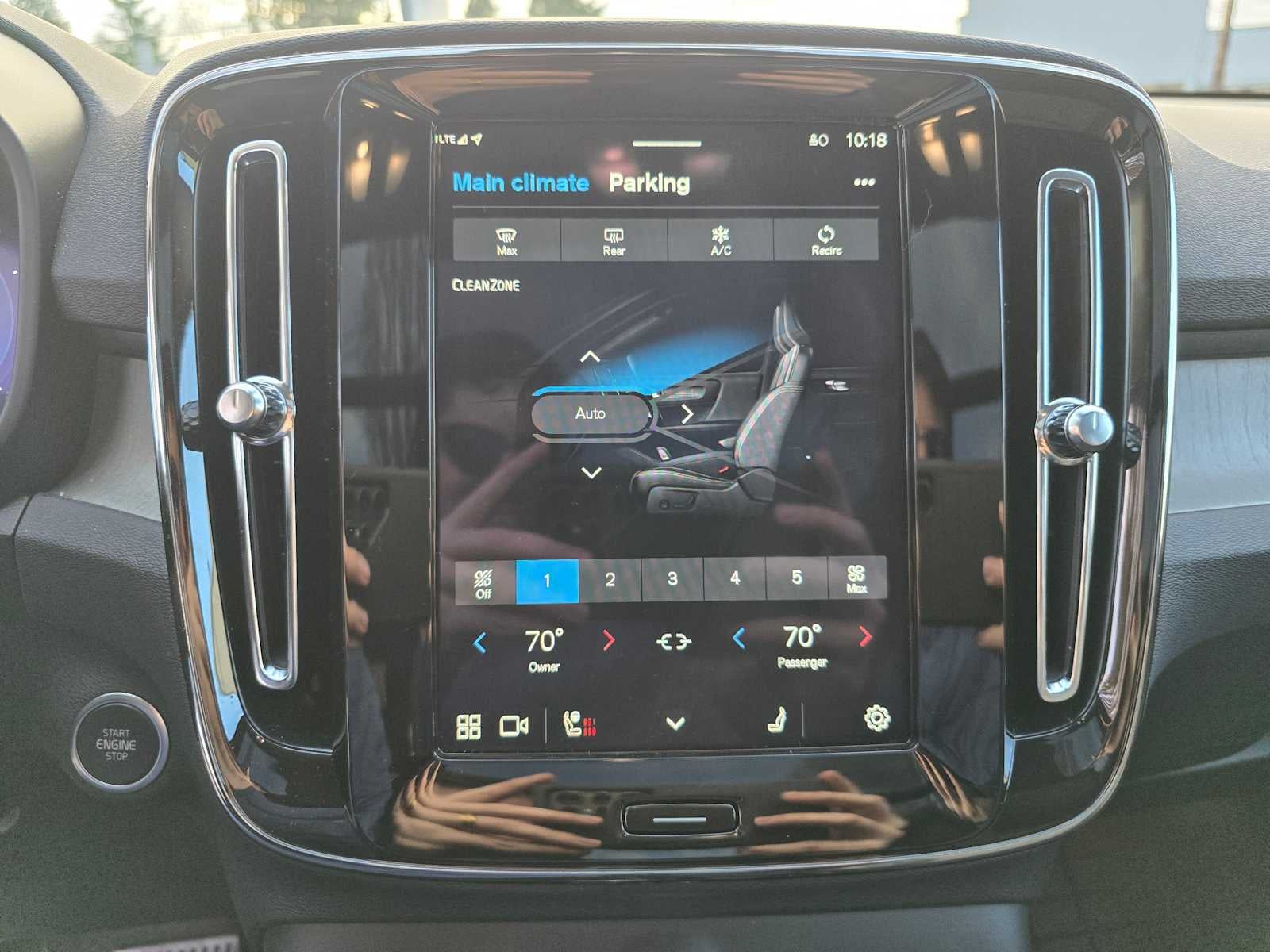 2025 Volvo XC40 Plus Dark Theme