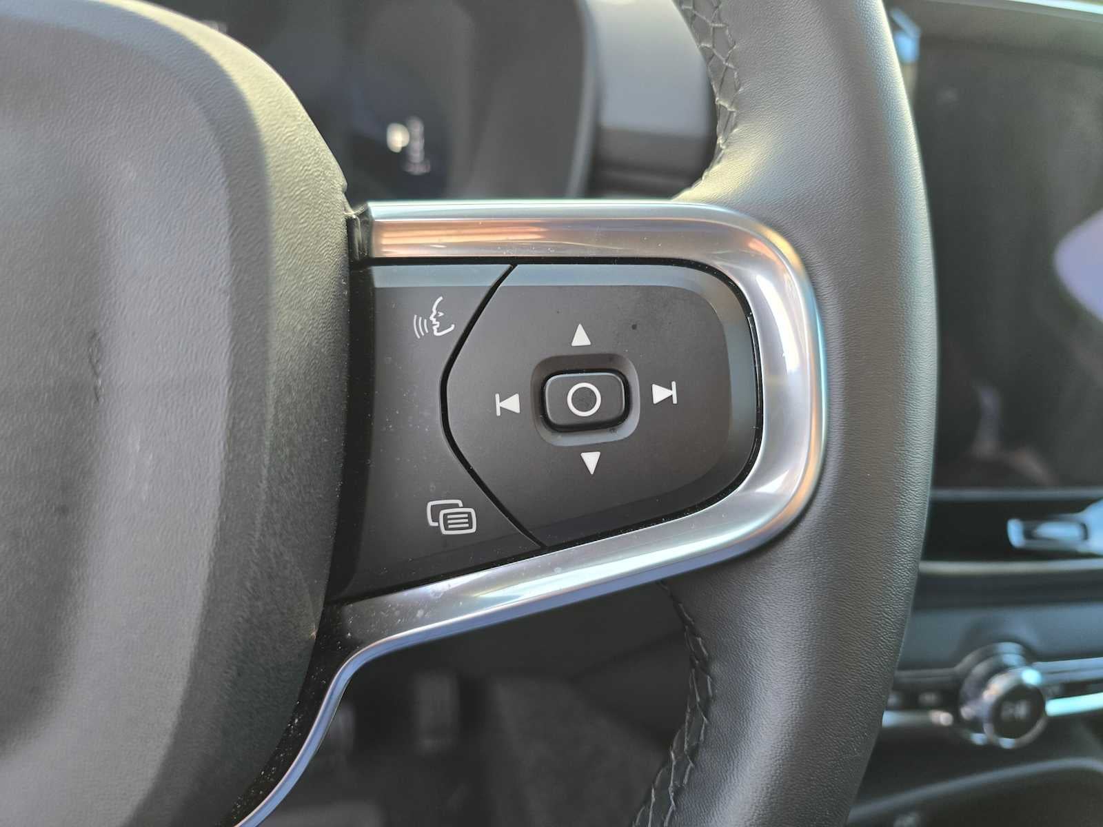 2025 Volvo XC40 Plus Dark Theme