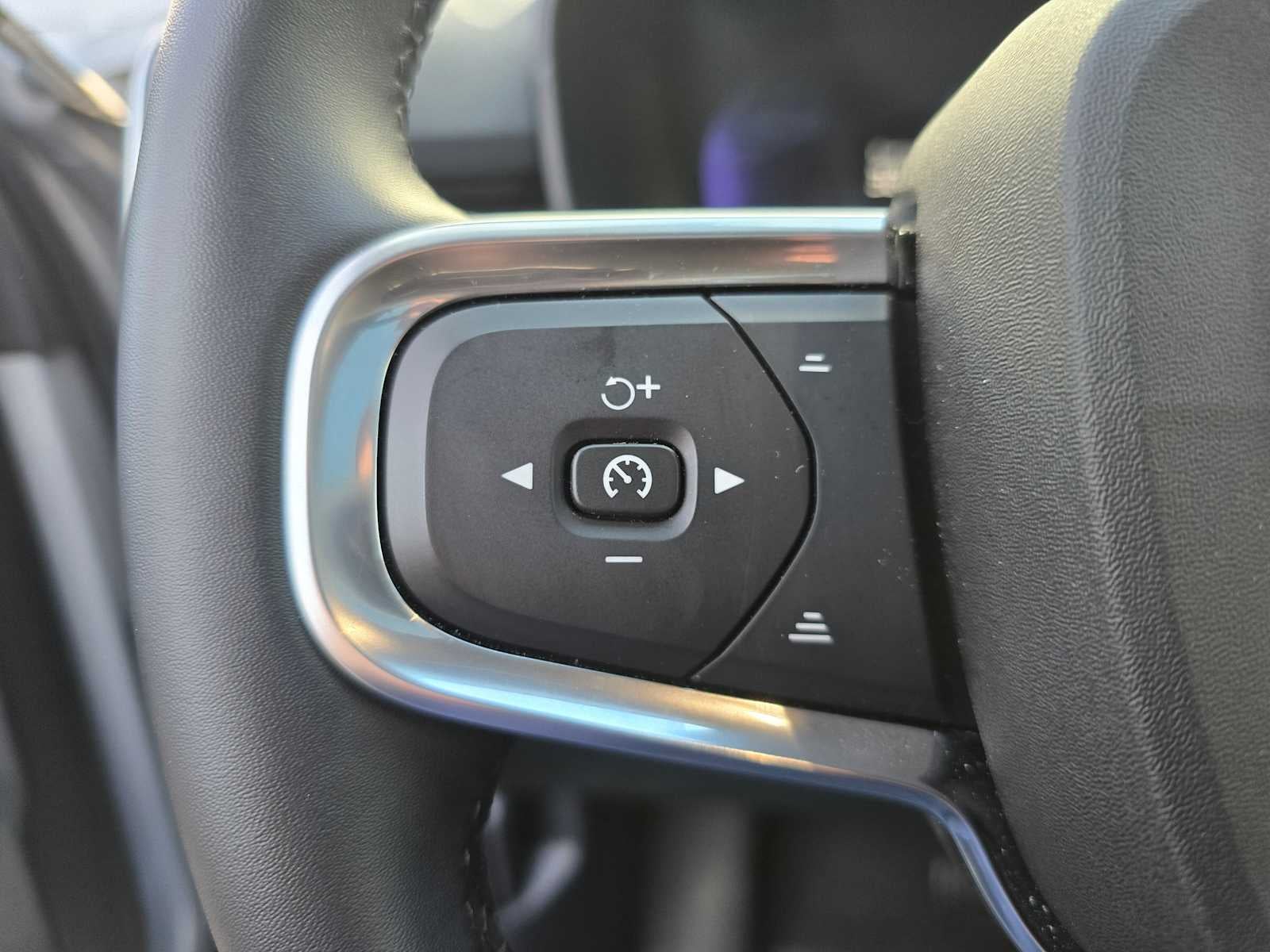 2025 Volvo XC40 Plus Dark Theme