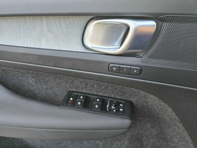 2025 Volvo XC40 Plus Dark Theme