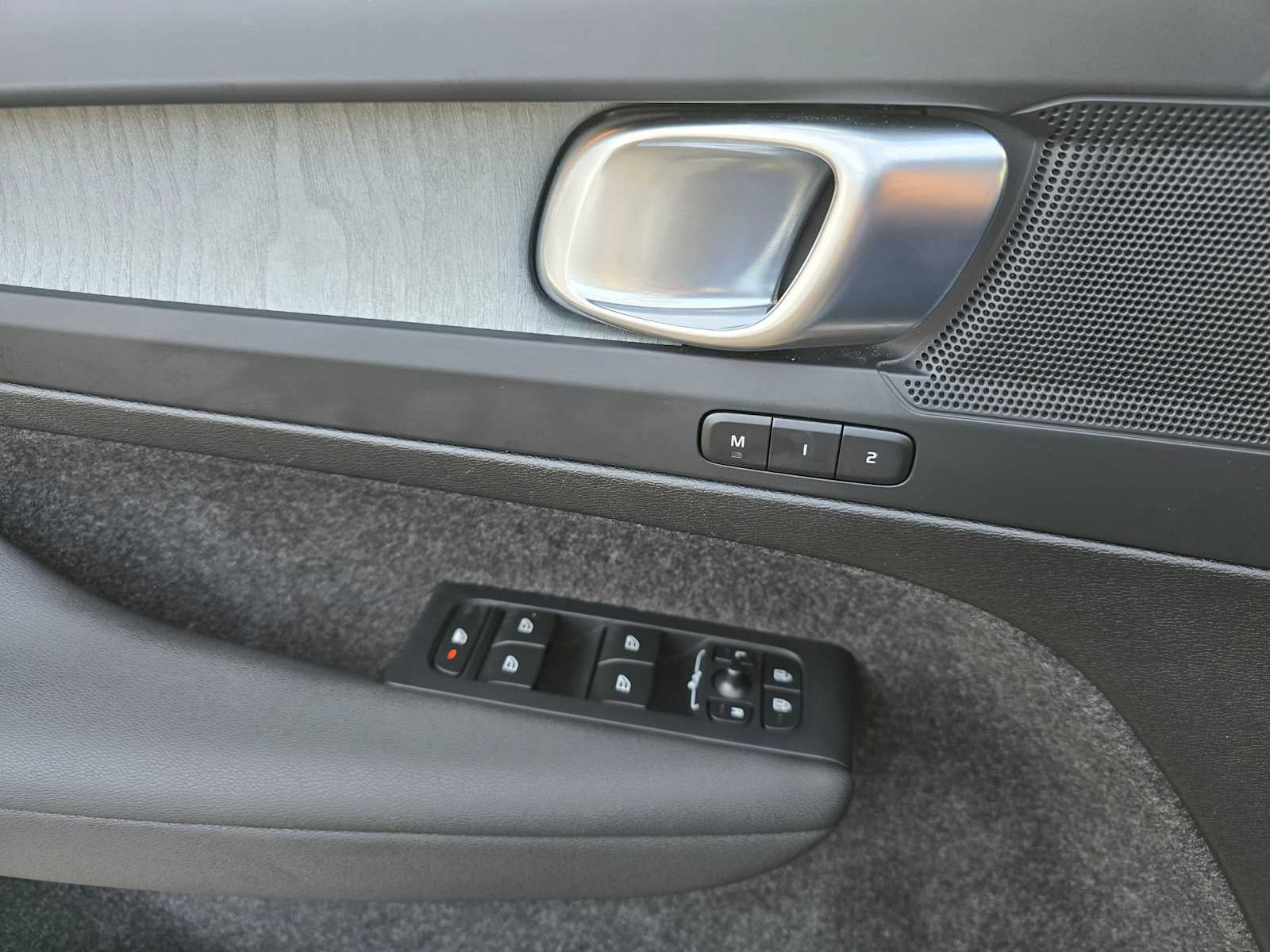 2025 Volvo XC40 Plus Dark Theme