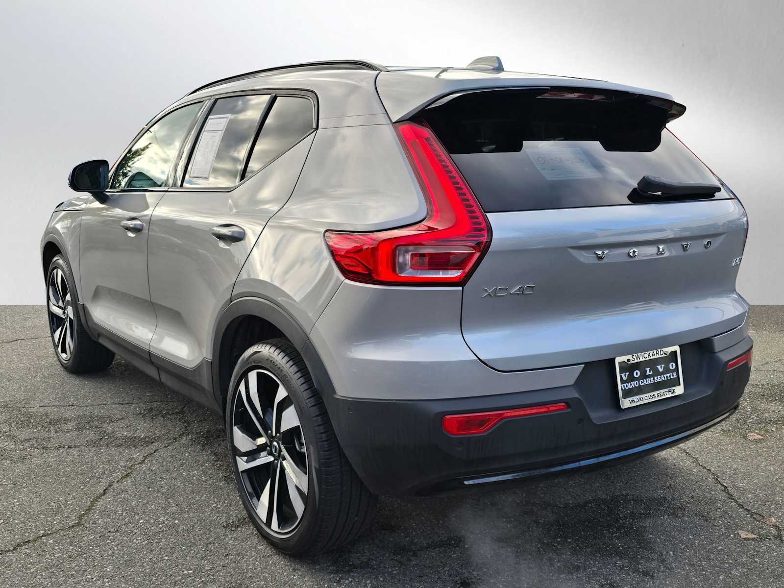 2025 Volvo XC40 Plus Dark Theme