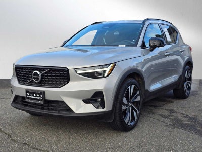 2025 Volvo XC40 Plus Dark Theme