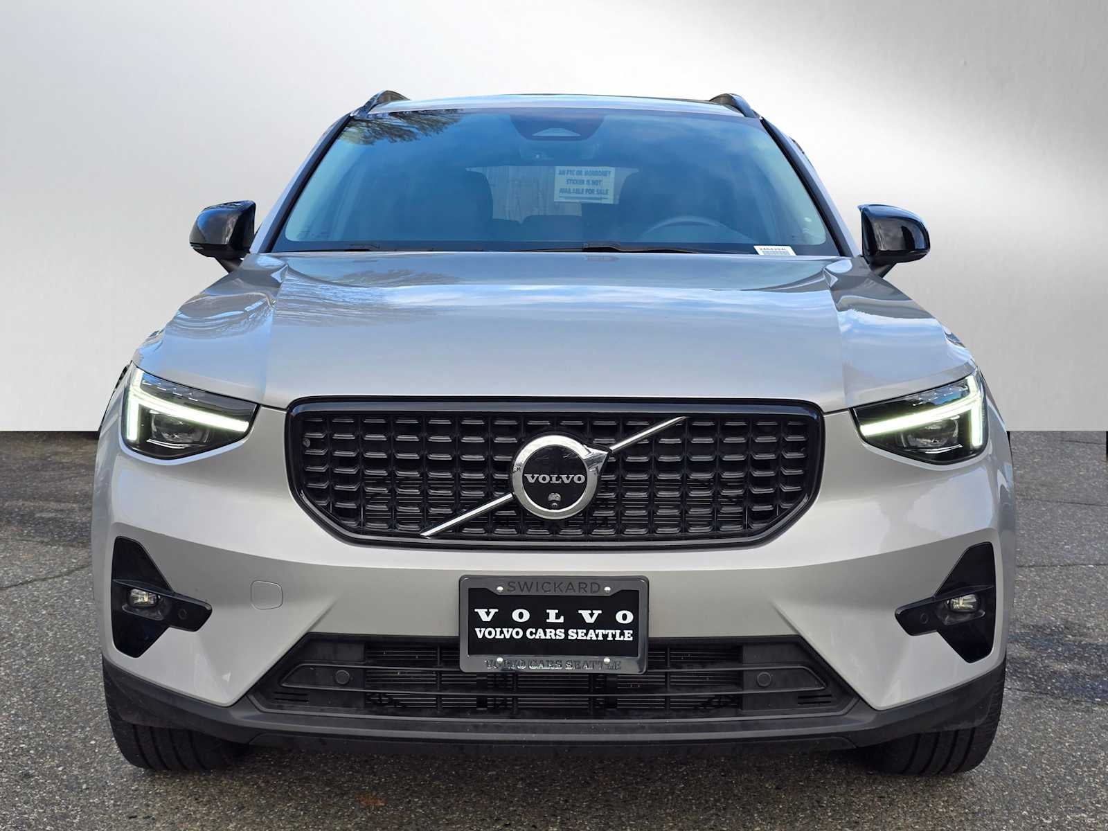 2025 Volvo XC40 Plus Dark Theme