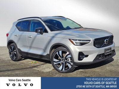 2025 Volvo XC40 Plus Dark Theme