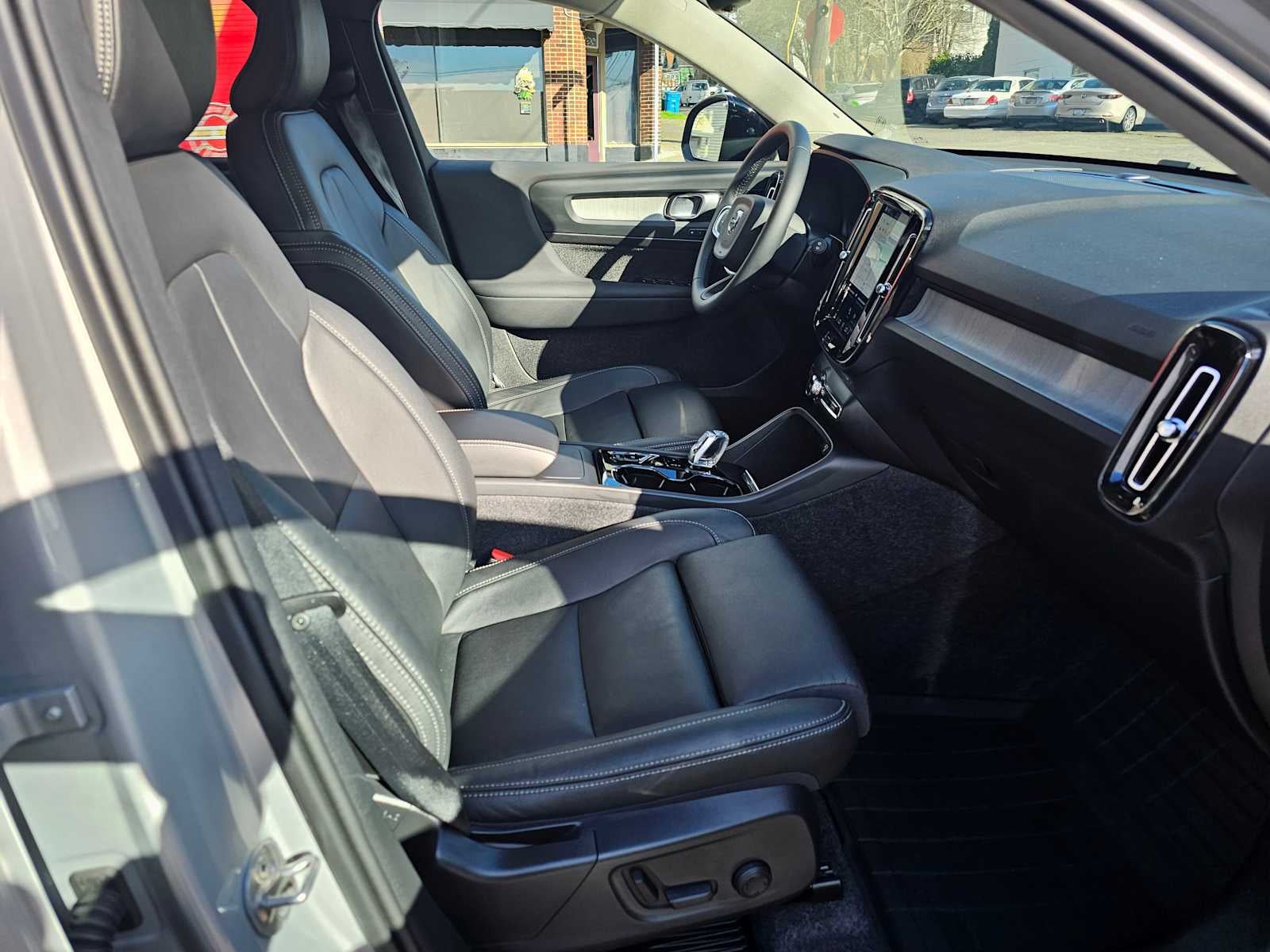 2025 Volvo XC40 Plus Dark Theme