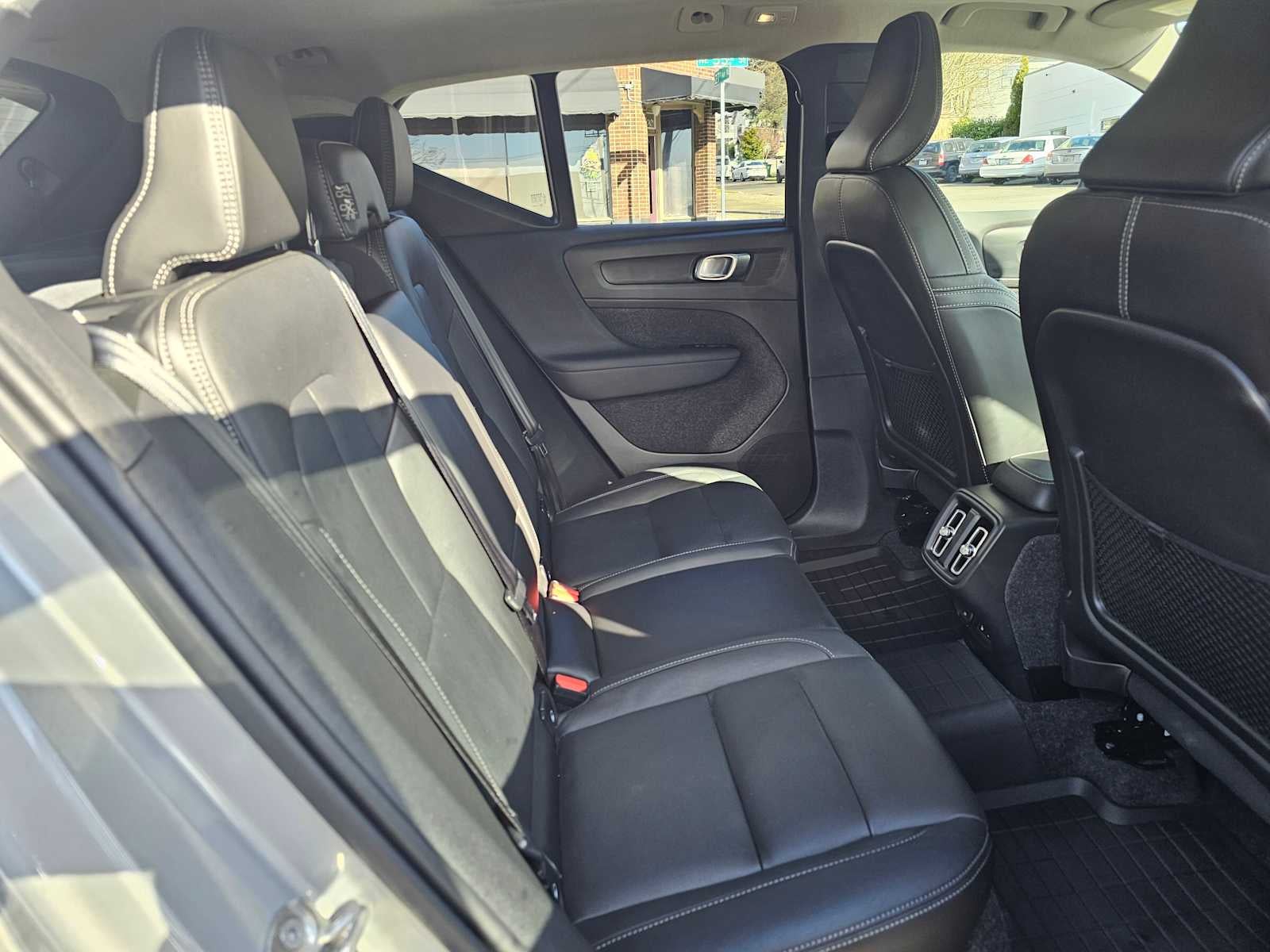 2025 Volvo XC40 Plus Dark Theme