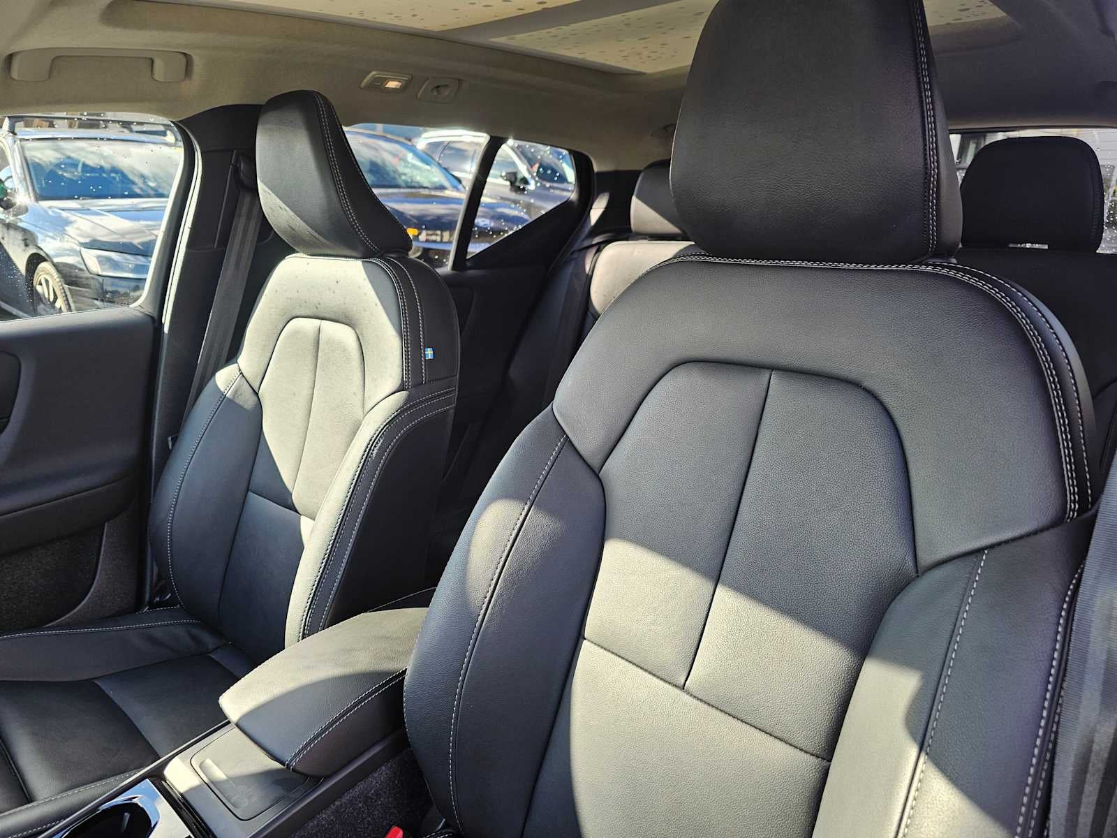 2025 Volvo XC40 Plus Dark Theme