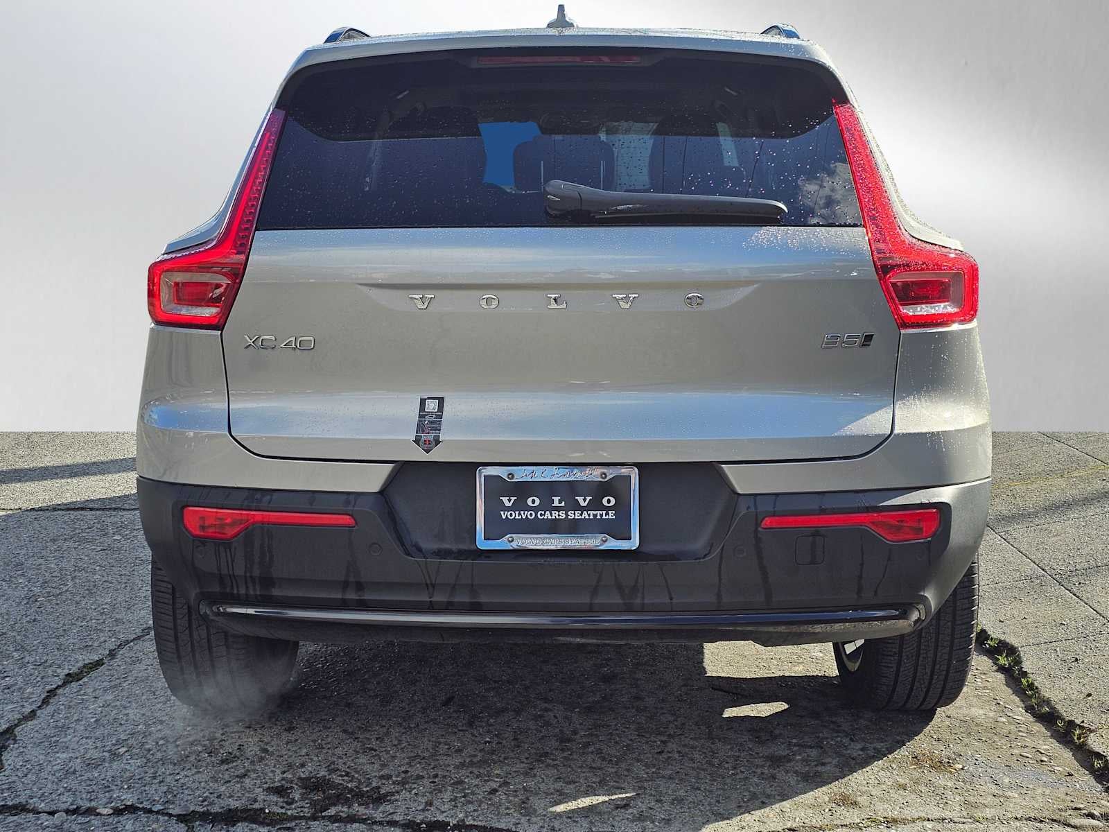 2025 Volvo XC40 Plus Dark Theme