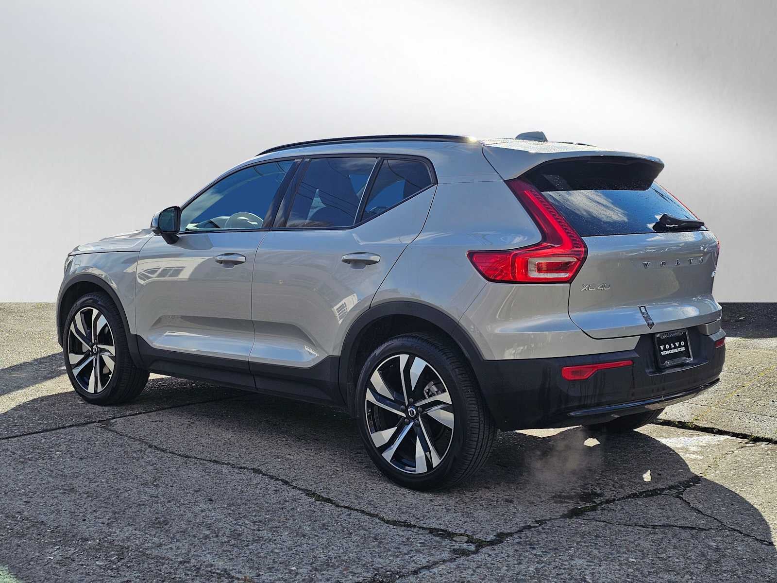 2025 Volvo XC40 Plus Dark Theme