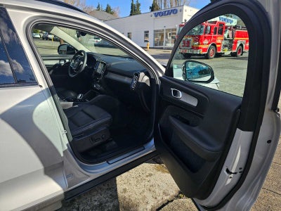 2025 Volvo XC40 Plus Dark Theme